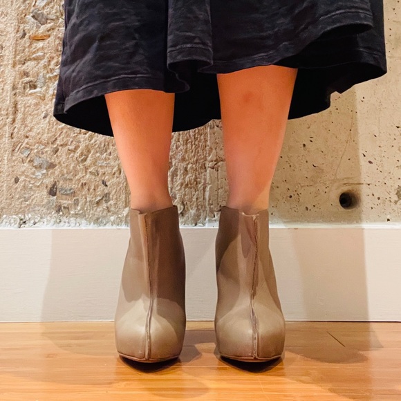 NWT ACNE STUDIOS Tan Leather Ankle Boots with Block Heel - Picture 8 of 13